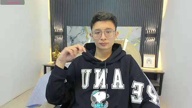 SantiagoRusso18 online show from September 17, 2025, 12:07 pm