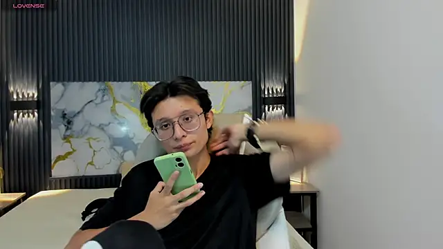 SantiagoRusso18 online show from November 26, 2025, 2:33 am