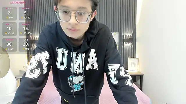 SantiagoRusso18 online show from November 16, 2025, 1:54 am