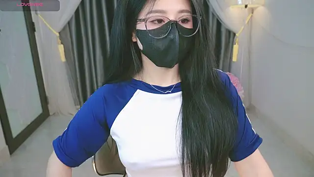 Snapshot of miu_iu24 chatting on October 30, 2025, 4:55 am miu iu24 online show from October 30, 2025, 4:55 am