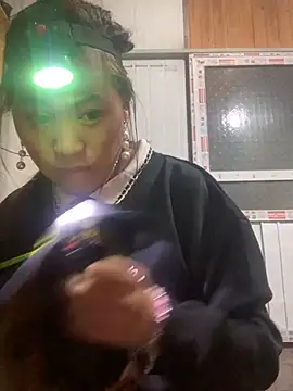 Snapshot of tuyetnhi-00 chatting on November 13, 2025, 12:42 pm tuyetnhi-00 online show from November 13, 2025, 12:42 pm