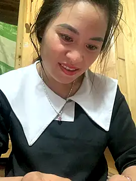 Snapshot of tuyetnhi-00 chatting on November 10, 2025, 10:20 am tuyetnhi-00 online show from November 10, 2025, 10:20 am