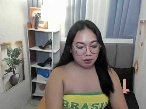 TsUncutKaren online show from December 2, 2025, 4:52 pm