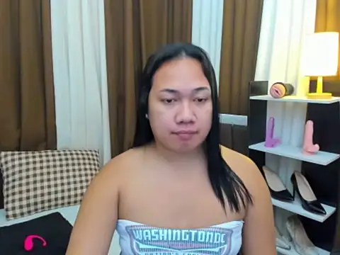 TsUncutKaren online show from October 18, 2025, 4:31 pm