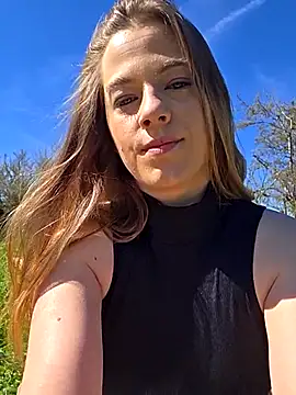 Snapshot of Luna_Lynn chatting on April 8, 2026, 9:55 am Luna Lynn online show from April 8, 2026, 9:55 am