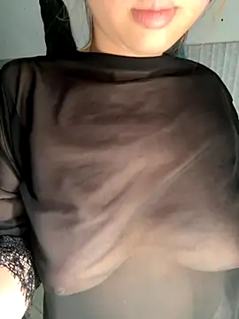 Tiffany-yy online show from December 4, 2025, 4:44 am