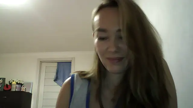 Snapshot of Sovaee chatting on October 10, 2025, 4:52 pm Sovaee online show from October 10, 2025, 4:52 pm