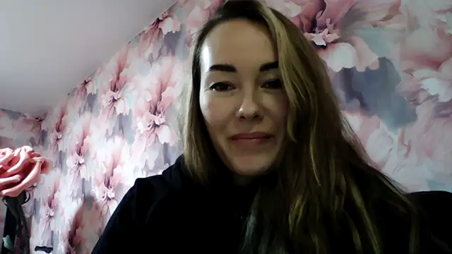 Snapshot of Sovaee chatting on November 3, 2025, 11:58 am Sovaee online show from November 3, 2025, 11:58 am