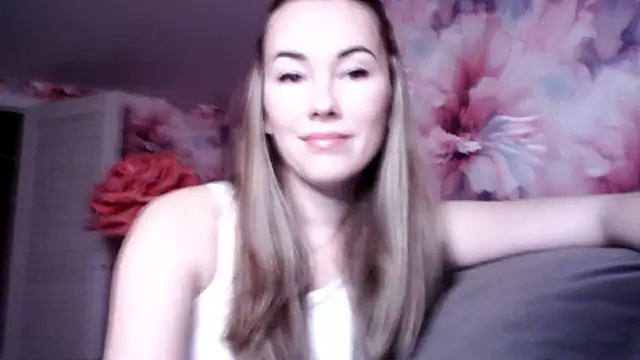 Snapshot of Sovaee chatting on October 11, 2025, 1:01 pm Sovaee online show from October 11, 2025, 1:01 pm