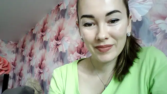 Snapshot of Sovaee chatting on October 5, 2025, 6:37 am Sovaee online show from October 5, 2025, 6:37 am