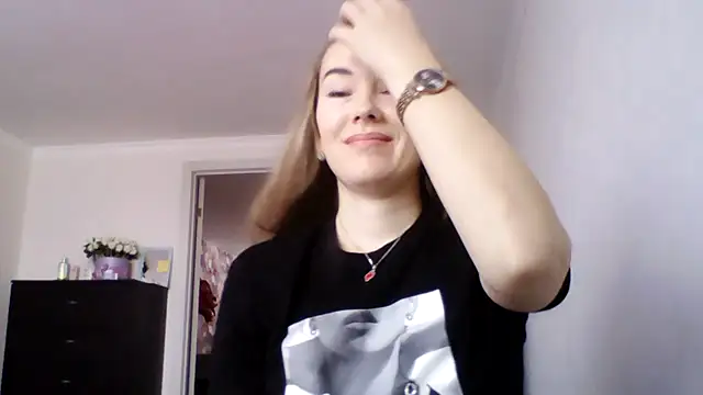 Snapshot of Sovaee chatting on October 10, 2025, 4:24 am Sovaee online show from October 10, 2025, 4:24 am