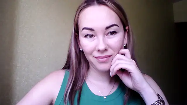 Snapshot of Sovaee chatting on October 28, 2025, 7:40 am Sovaee online show from October 28, 2025, 7:40 am