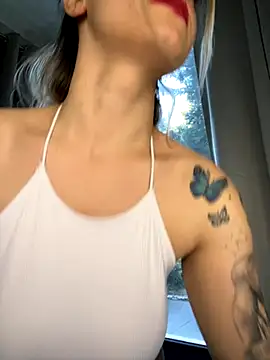 Ella Vee online show from September 16, 2025, 4:46 am