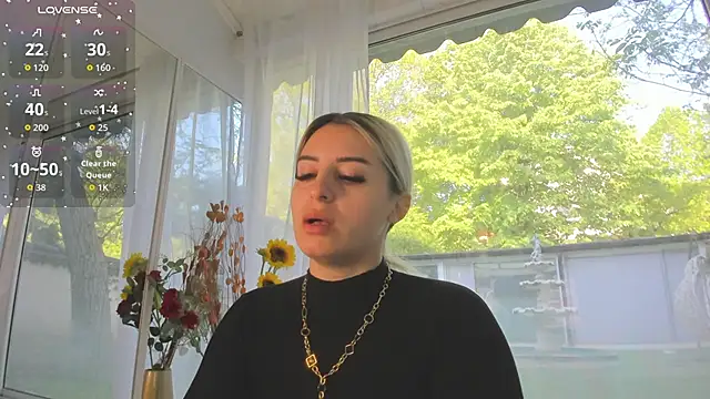 Snapshot of Ella_Vee chatting on April 28, 2026, 5:45 am Ella Vee online show from April 28, 2026, 5:45 am