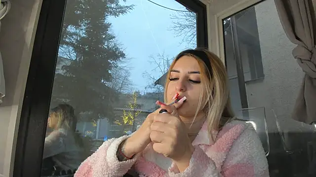 Snapshot of Ella_Vee chatting on January 6, 2026, 6:06 am Ella Vee online show from January 6, 2026, 6:06 am