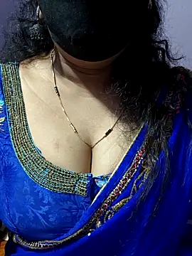 luci-queen online show from November 12, 2025, 1:21 am