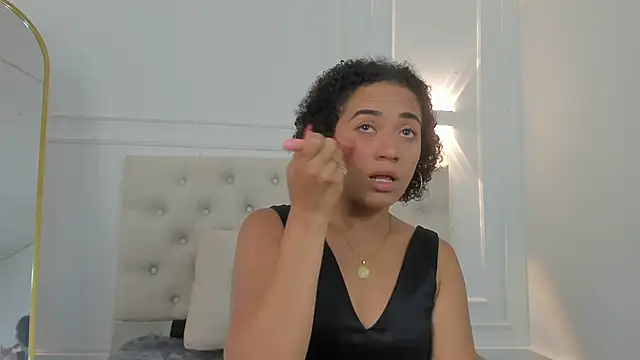 Snapshot of charlotte_dante212 chatting on April 1, 2026, 3:30 am charlotte dante212 online show from April 1, 2026, 3:30 am