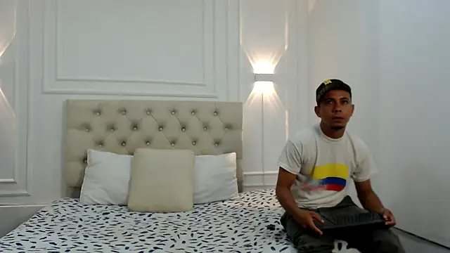 Snapshot of charlotte_dante212 chatting on October 6, 2025, 3:19 am charlotte dante212 online show from October 6, 2025, 3:19 am