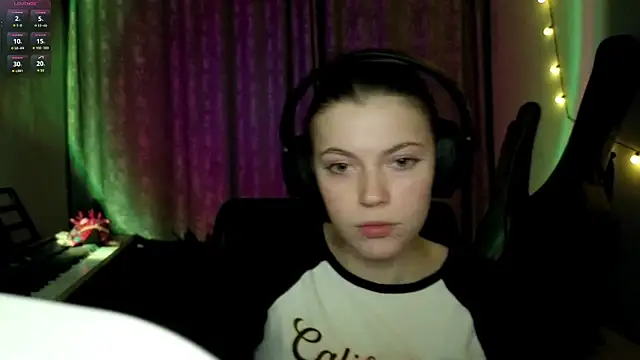 CutieAnny online show from March 31, 2026, 8:11 pm