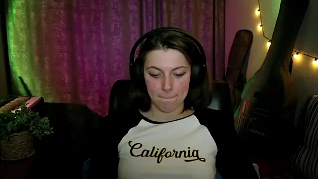 CutieAnny online show from March 2, 2026, 8:16 pm