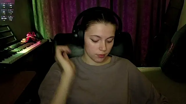 CutieAnny online show from April 2, 2026, 8:59 pm