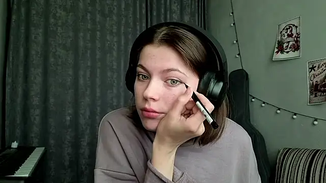 CutieAnny online show from February 11, 2026, 6:13 am