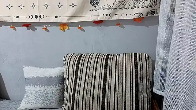 CutieAnny online show from December 14, 2025, 1:23 am