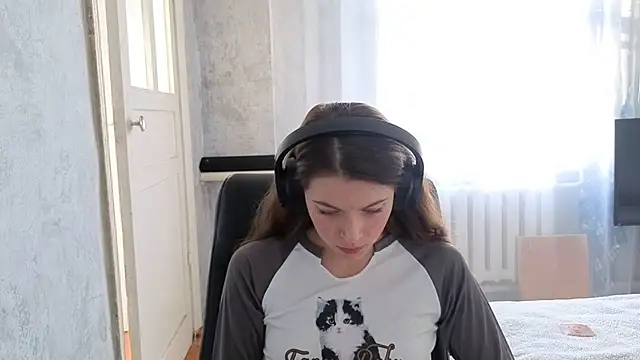 CutieAnny online show from October 24, 2025, 4:22 am