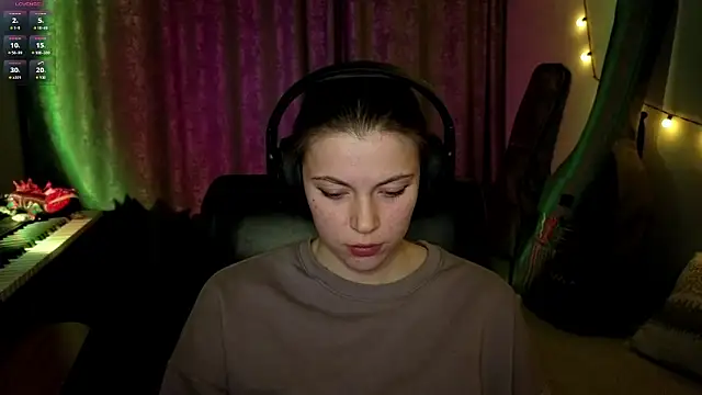 CutieAnny online show from March 22, 2026, 8:21 pm