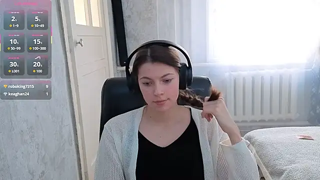 CutieAnny online show from December 1, 2025, 4:35 am