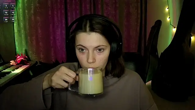 CutieAnny online show from April 1, 2026, 8:06 pm