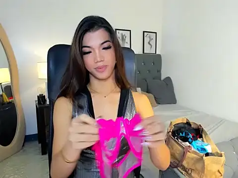 CassieSommereux online show from November 15, 2025, 5:28 pm