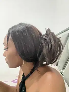 Snapshot of zaracollins01 chatting on December 17, 2025, 6:13 pm zaracollins01 online show from December 17, 2025, 6:13 pm