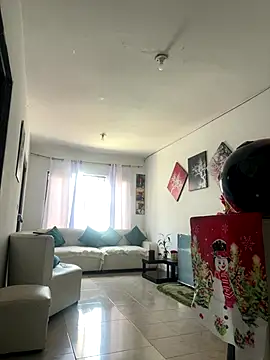 Snapshot of zaracollins01 chatting on December 14, 2025, 4:45 pm zaracollins01 online show from December 14, 2025, 4:45 pm