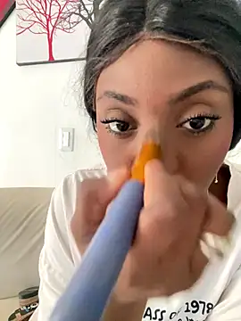 Snapshot of zaracollins01 chatting on October 23, 2025, 1:54 pm zaracollins01 online show from October 23, 2025, 1:54 pm