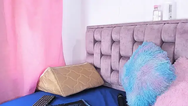 Alexa-Hunter online show from November 7, 2025, 8:13 pm