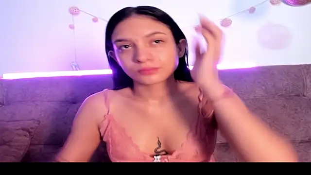 Snapshot of violet_77711 chatting on December 16, 2025, 10:19 am violet 77711 online show from December 16, 2025, 10:19 am