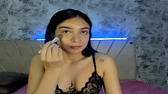 Snapshot of violet_77711 chatting on October 10, 2025, 11:22 am violet 77711 online show from October 10, 2025, 11:22 am