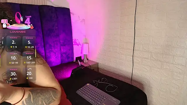 yunkeyc online show from December 23, 2025, 2:11 am