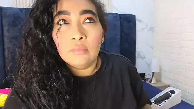 yunkeyc online show from November 9, 2025, 2:37 am