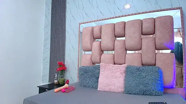 SofiaSommers online show from September 8, 2025, 8:08 pm