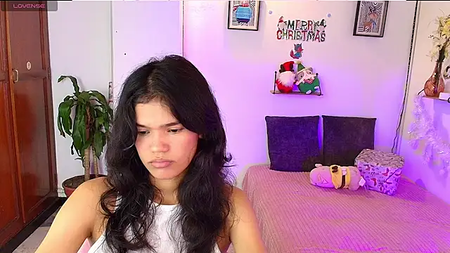 Snapshot of emycarver09 chatting on December 16, 2025, 11:58 am emycarver09 online show from December 16, 2025, 11:58 am