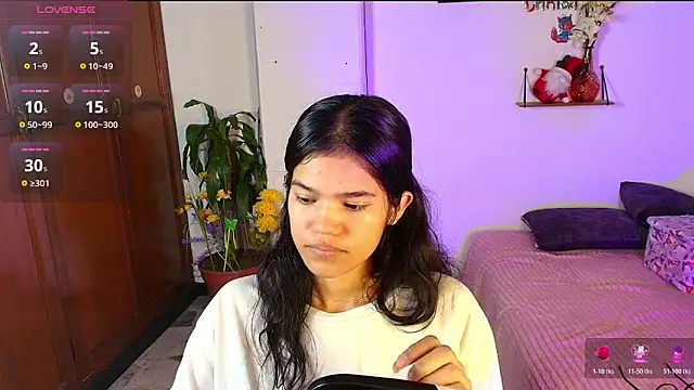 Snapshot of emycarver09 chatting on November 25, 2025, 11:43 am emycarver09 online show from November 25, 2025, 11:43 am