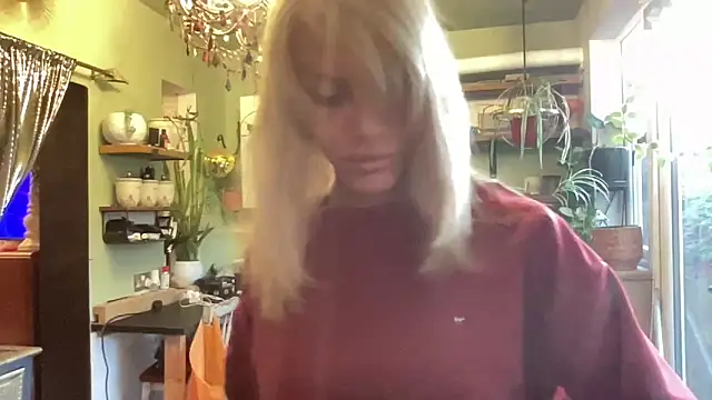 Snapshot of xl_uk_top_trans chatting on February 16, 2026, 8:46 am xl uk top trans online show from February 16, 2026, 8:46 am