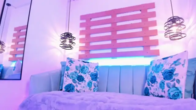 ArianaSantana online show from September 29, 2025, 1:39 pm