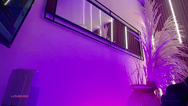 ArianaSantana online show from November 12, 2025, 12:53 pm