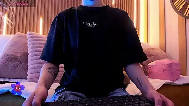 ArianaSantana online show from November 11, 2025, 8:14 pm