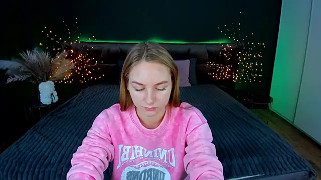 Snapshot of MilaAddams chatting on December 3, 2025, 6:36 am MilaAddams online show from December 3, 2025, 6:36 am