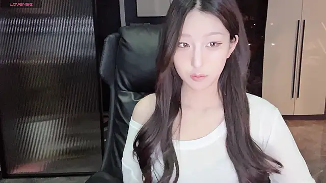 Snapshot of Winnie666- chatting on February 6, 2026, 3:19 pm Winnie666- online show from February 6, 2026, 3:19 pm