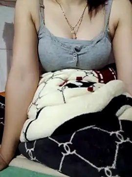 Snapshot of LucyyLy chatting on November 24, 2025, 12:27 pm LucyyLy online show from November 24, 2025, 12:27 pm